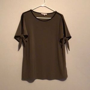 Two by Vince Camuto Ladies' Tie Sleeve Top Shirt, Olive